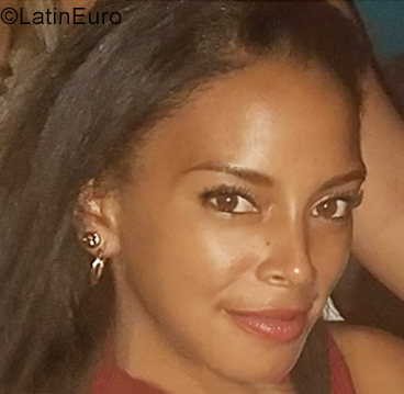 Date this sultry Cuba girl Yune from Havana CU562