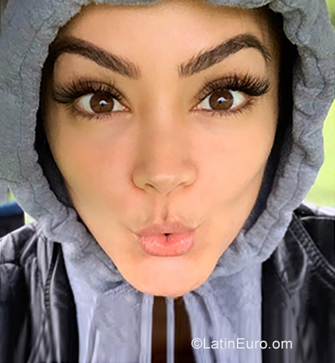 Date this good-looking Venezuela girl Vale from Chacao VE2583