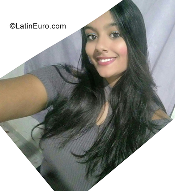 Date this attractive Brazil girl Tamiras from Fortaleza BR10905