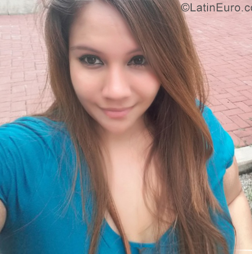 Date this pretty Ecuador girl Dori from Guayaquil EC364