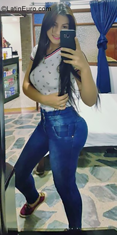 Date this pretty Colombia girl Kelly from Cucuta CO25892