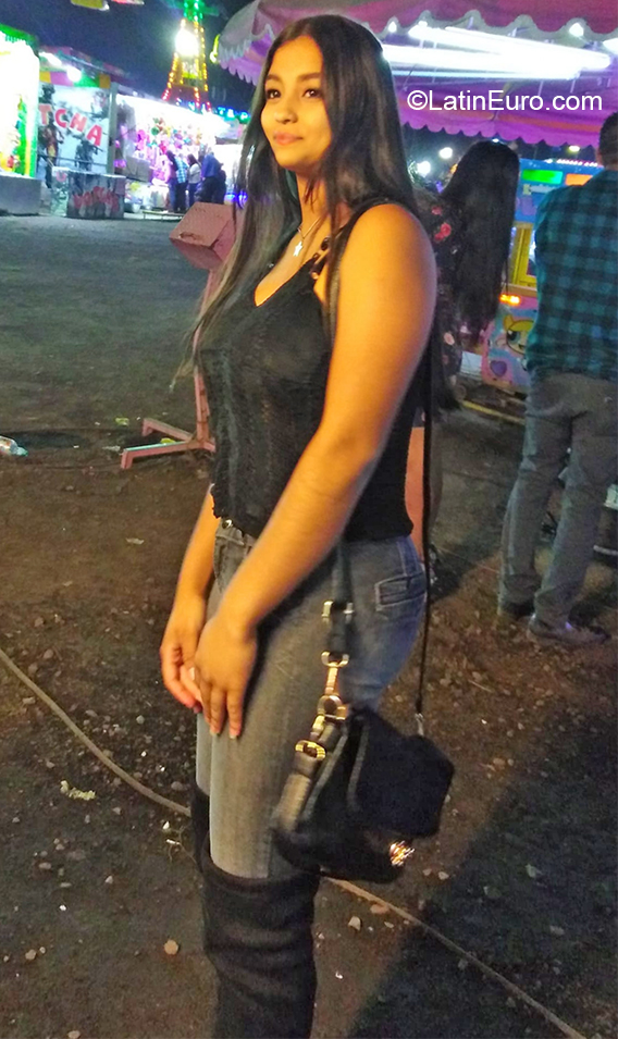 Date this stunning Mexico girl Maryana from Guadalajara MX1676