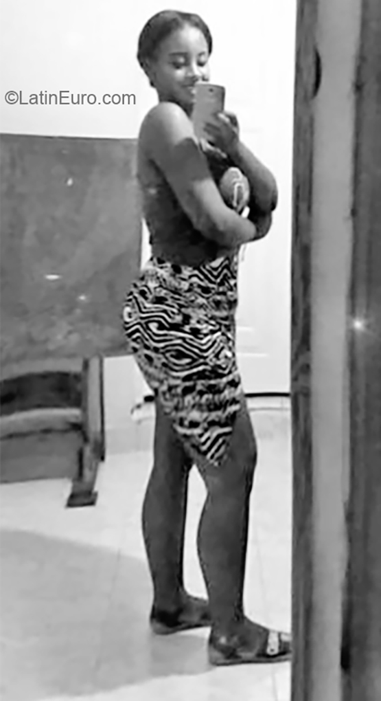 Date this voluptuous Dominican Republic girl Yasiry from Bonao DO35832