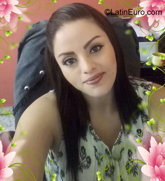 Date this attractive El Salvador girl Erika from San Salvador SV99