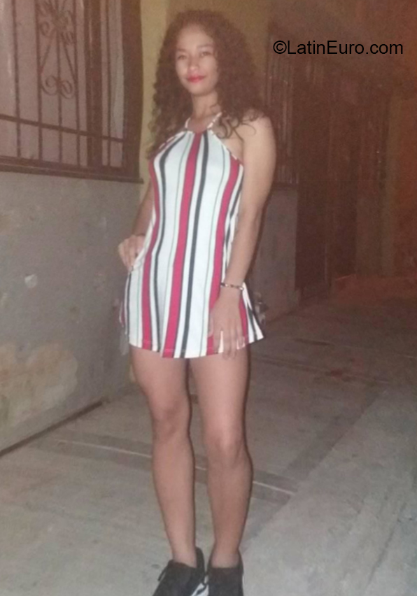 Date this hot Colombia girl Yuliana from Santa Marta CO25974