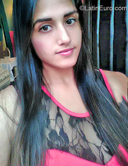 Date this voluptuous Venezuela girl Grey from Barinas VE2691
