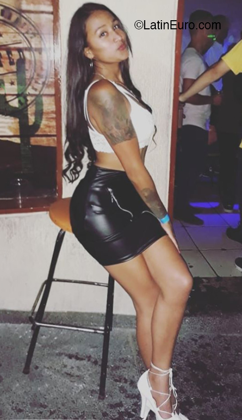 Date this beautiful Colombia girl Stefany from Manizales CO26056