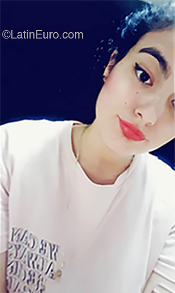 Date this cute Cuba girl Thalia from Santa Clara CU596