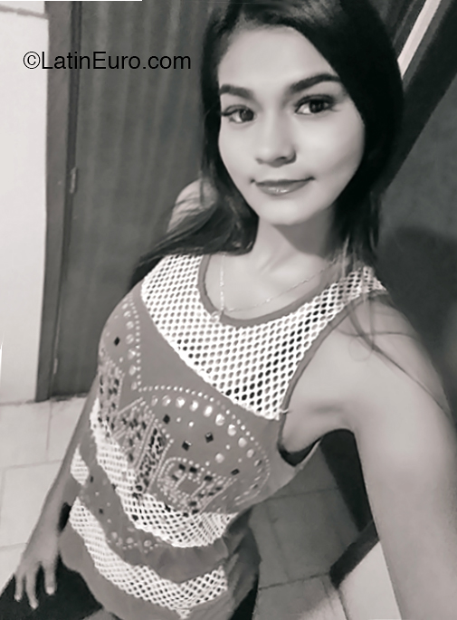 Date this hard body Venezuela girl Chiquinquira from Cumana VE2707