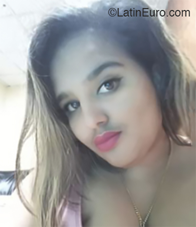 Date this fun Cuba girl Karina from Havana CU597
