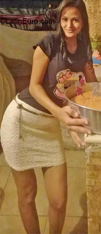 Date this happy Venezuela girl Carolina from Ciudad Guayana VE2733