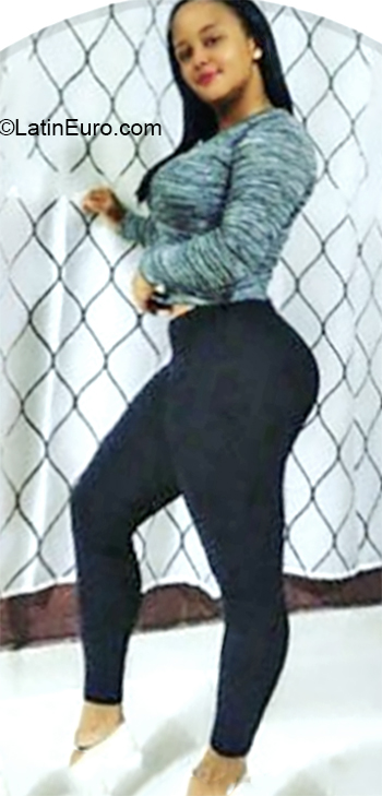 Date this exotic Dominican Republic girl Yafreisie from La Romana DO36237