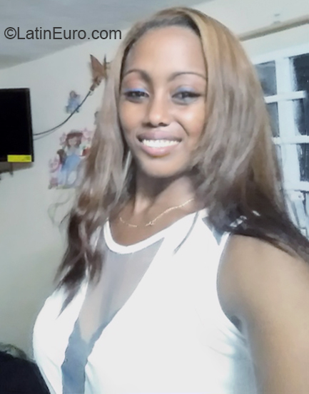 Date this charming Cuba girl Yanis from Cuba CU618