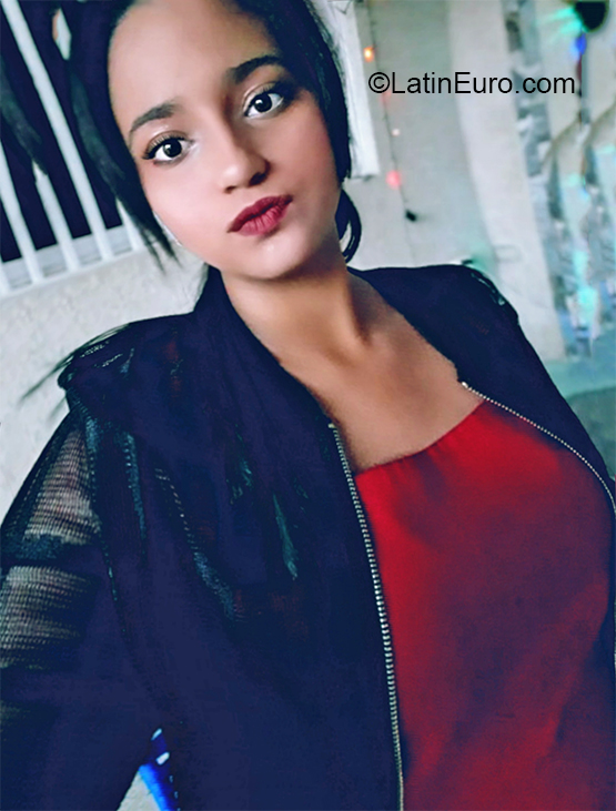 Date this hot Venezuela girl Johanna from Maracaibo VE2754