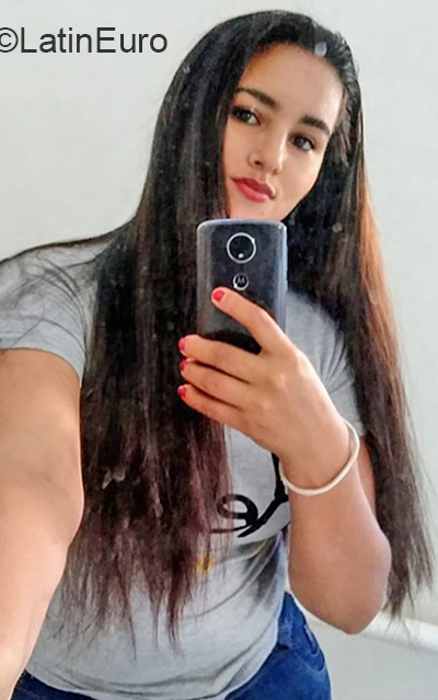 Date this good-looking Colombia girl Erica from Bucaramanga CO26205