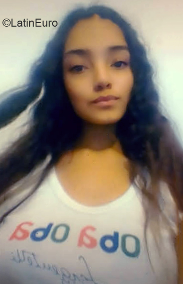 Date this young Argentina girl Laura from Buenos Aires AR254