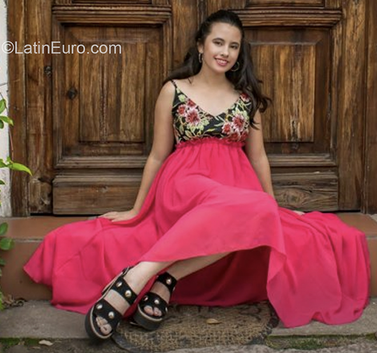 Date this charming Argentina girl Giuli from Mendoza AR257