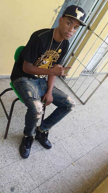 Date this nice looking Dominican Republic man Evinson from Santiago DO36564
