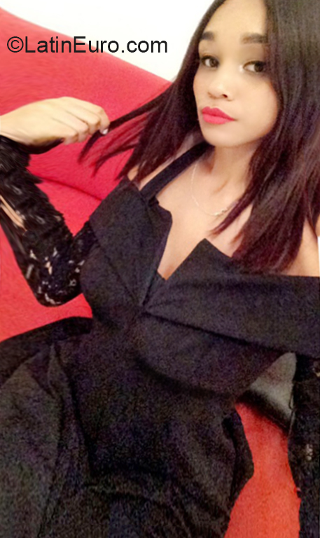 Date this hard body Dominican Republic girl Stephanie from La Vega DO36567