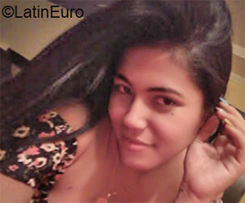 Date this charming Venezuela girl Ana Paula from Caracas VE2796
