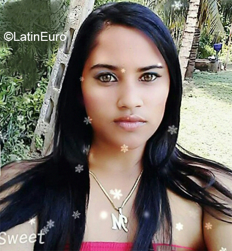 Date this cute Cuba girl Maydelis from Bayamo CU632