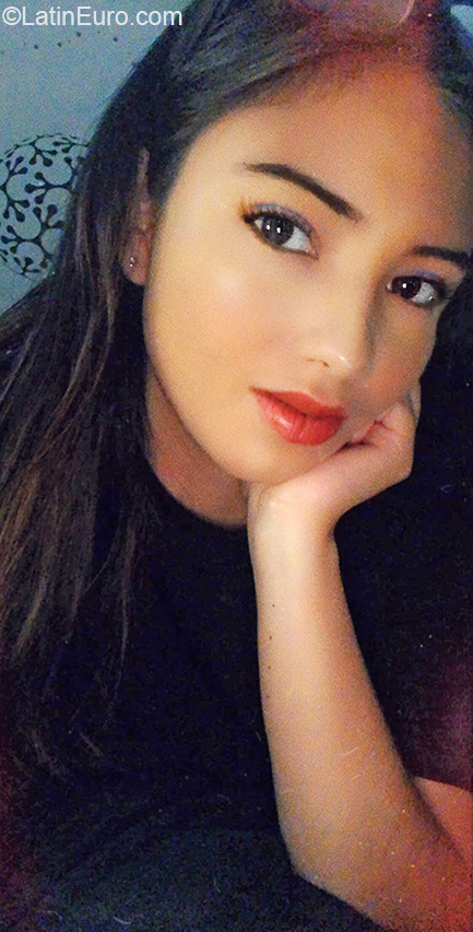 Date this stunning Mexico girl Paulina from Villagran MX1724