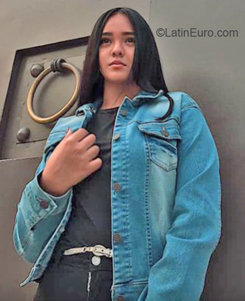 Date this attractive Mexico girl Aylin from Mexicali MX1725