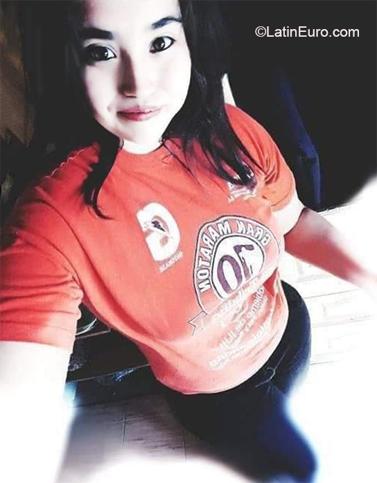 Date this athletic Argentina girl Belen from Buenos Aires AR277