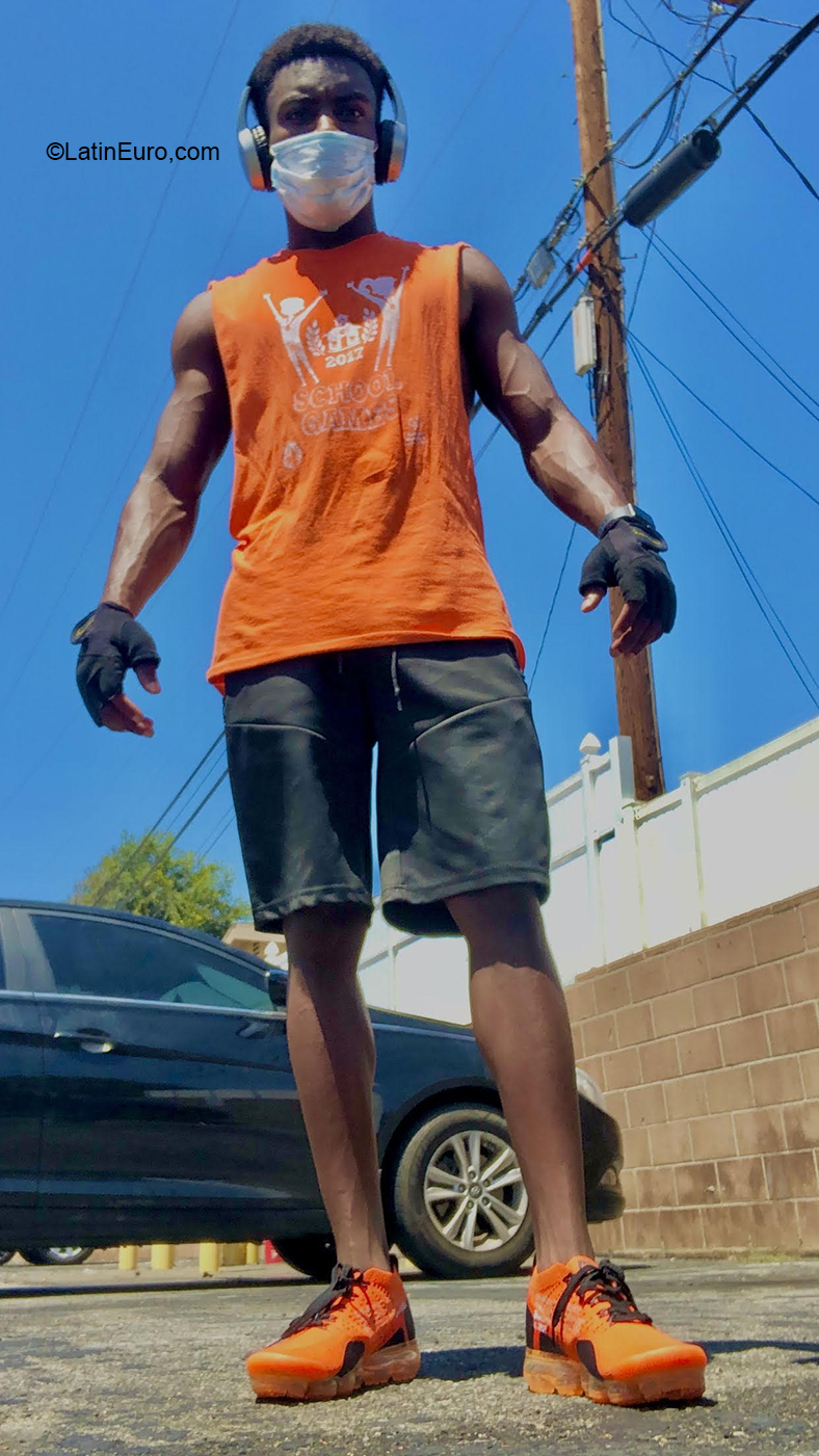 Date this stunning United States man Curtis from Los Angeles US20511