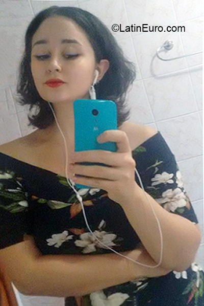 Date this good-looking Brazil girl Gabriela from Caxias do sul BR10975