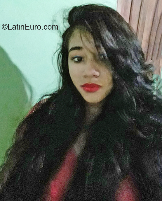 Date this hard body Brazil girl Tatiane from Paragominas BR10979