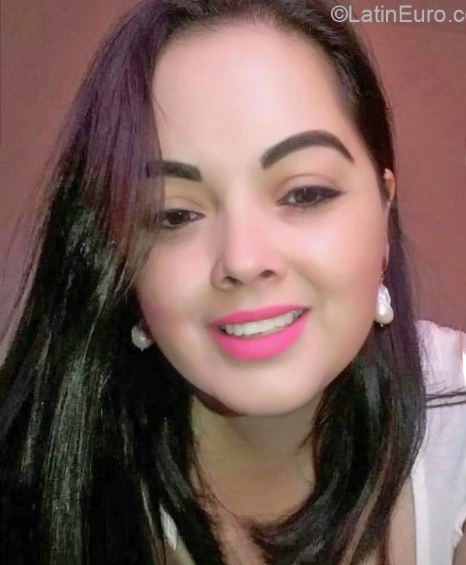 Date this good-looking Honduras girl Maru from San Pedro Sula HN2733