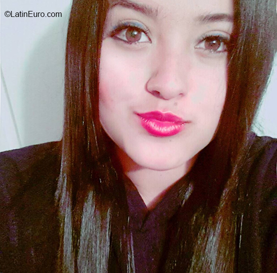 Date this cute Ecuador girl Jhoana from Guaranda EC411