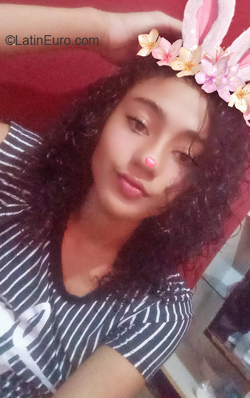 Date this passionate Brazil girl Yasmin from Sao Paulo BR11003
