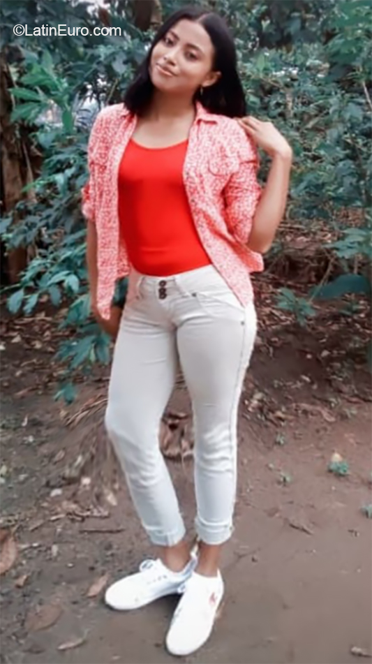 Date this pretty Mexico girl Adriana from Tabasco MX1740