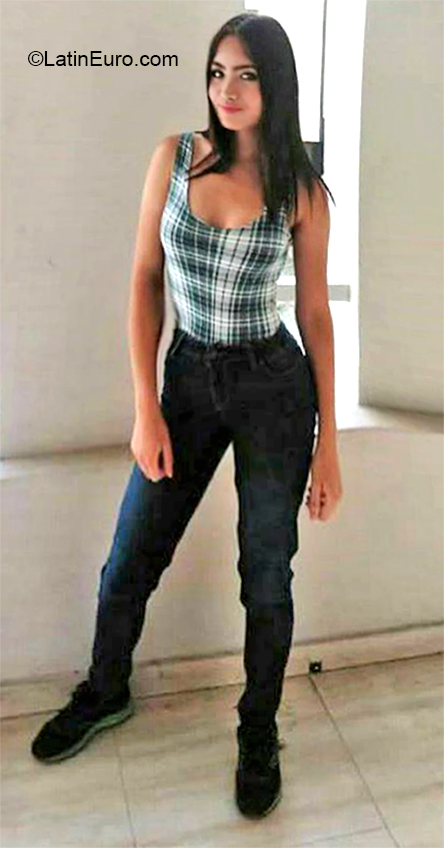 Date this sensual Venezuela girl Stephany from Caracas VE2902