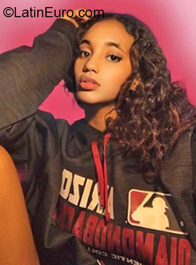 Date this foxy Dominican Republic girl Karla from La Romana DO37060