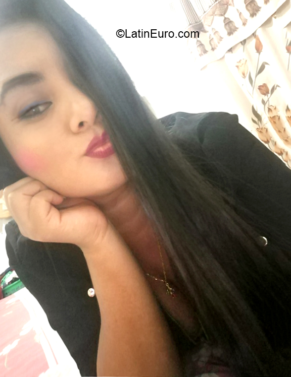 Date this young Ecuador girl Mariela from Santo Domingo EC416