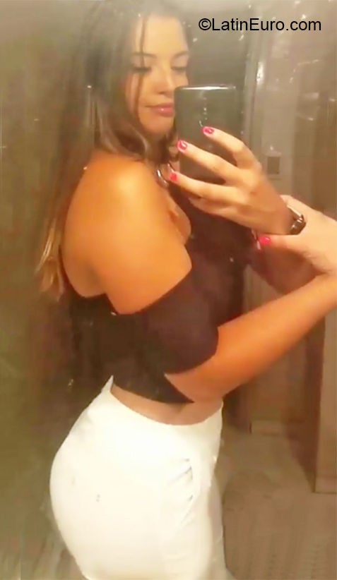 Date this stunning Argentina girl Nadia from Buenos Aires AR308