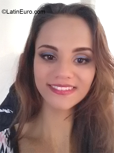 Date this nice looking Brazil girl Ariana from Cuitiba BR11021