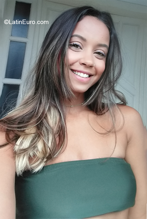 Date this cute Brazil girl Victoria from Vitoria BR11025