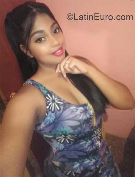 Date this pretty Venezuela girl Milagros from Ciudad Bolivar VE2933