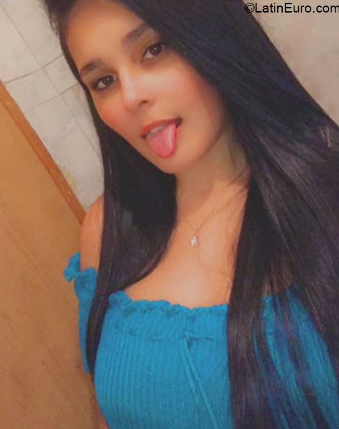 Date this gorgeous Brazil girl Emely from Salvador BR11027
