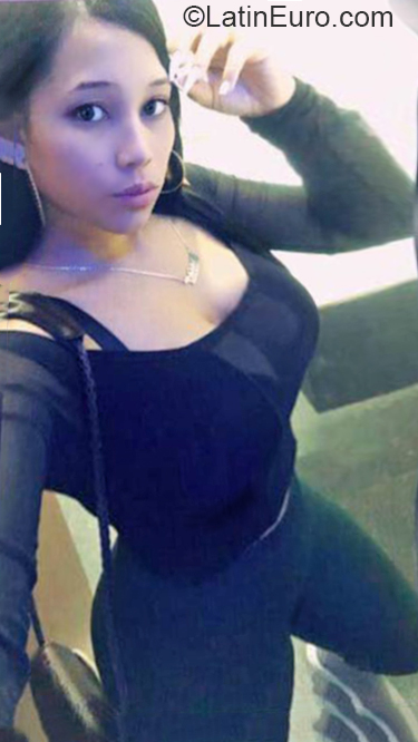 Date this happy Dominican Republic girl Joanna from La Vega DO37177