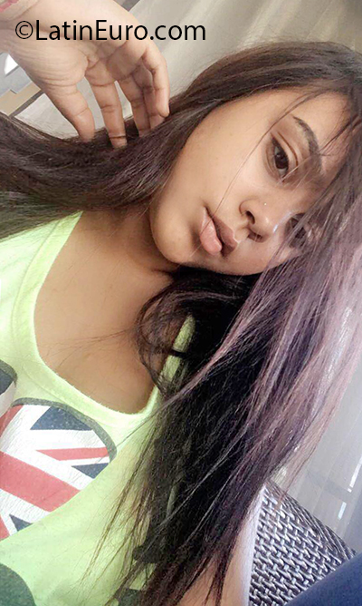 Date this stunning Dominican Republic girl Nahomy from Bonao DO37212