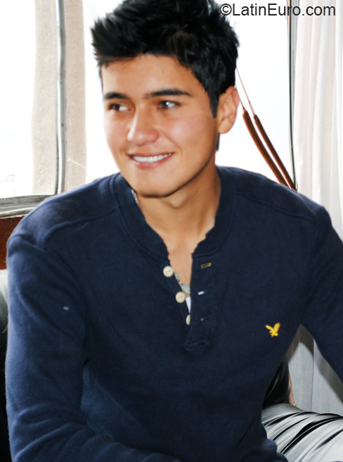 Date this charming Peru man Ricardo from Lima PE1490