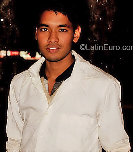 Date this exotic India man Rey from New Delhi IN372
