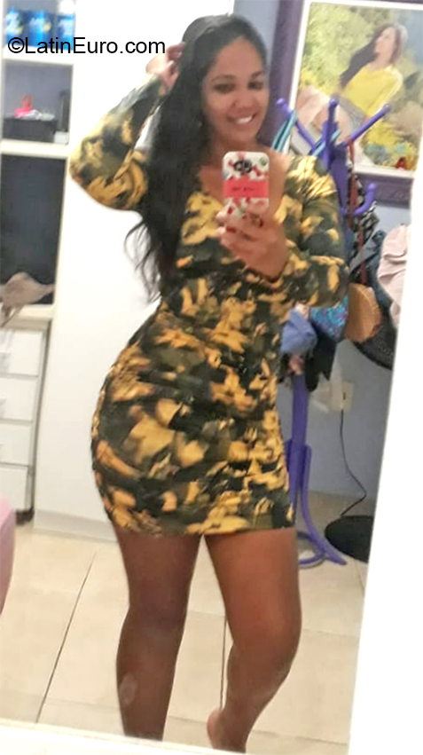 Date this hot Brazil girl Fernanda from Rio de Janeiro BR11034