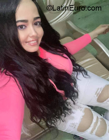 Date this fun Dominican Republic girl Yorlenny from Santo Domingo DO40350