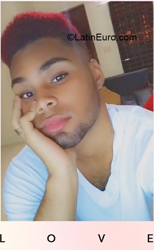 Date this nice looking Dominican Republic man Ricardo from Santo Domingo DO37290